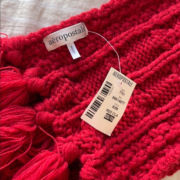NWT Aeropostale Red Chunky Scarf with Tassles - Picture 2 of 5